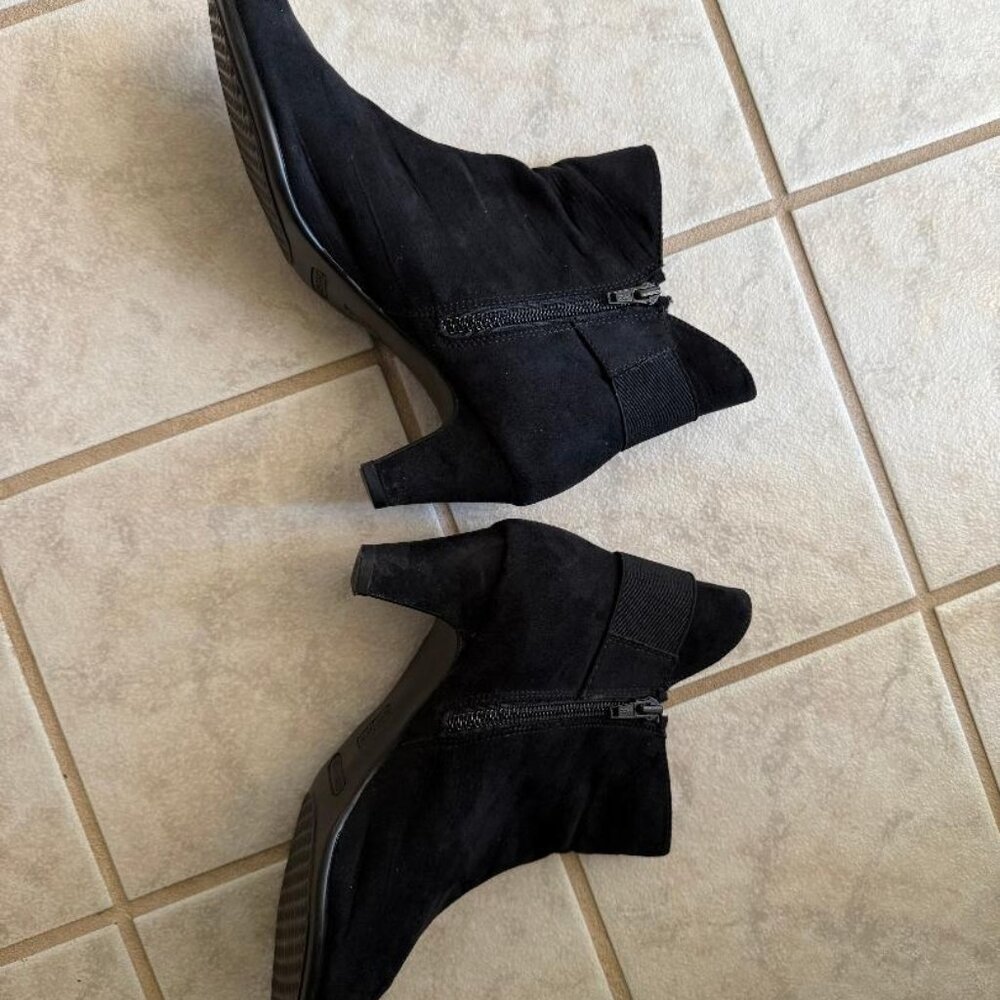 Aerosoles size 8 1/2, medium width, black ankle bootie - Picture 2 of 5